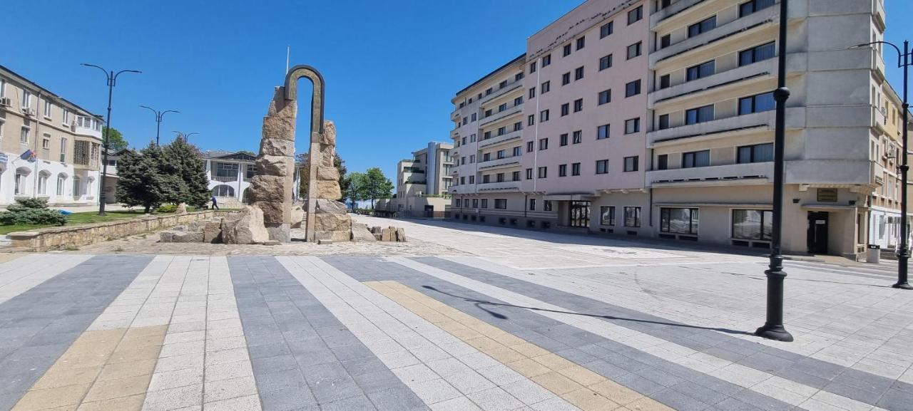 Central Apartament La Malul Marii 3 Camere & Living Mangalia Exterior photo